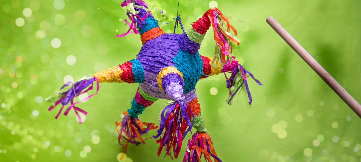 Los siete picos de la piñata simbolizan la soberbia, avaricia, lujuria, ira, gula, envidia y pereza Los siete picos de la piñata simbolizan la soberbia, avaricia, lujuria, ira, gula, envidia y pereza
