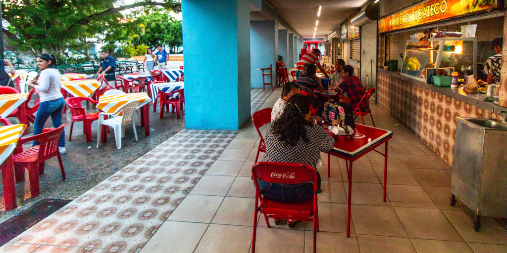 En el Mercado de Santiago, ubicado en el Centro de Mérida, se podrán degustar diversas delicias de la auténtica cocina yucateca En el Mercado de Santiago, ubicado en el Centro de Mérida, se podrán degustar diversas delicias de la auténtica cocina yucateca