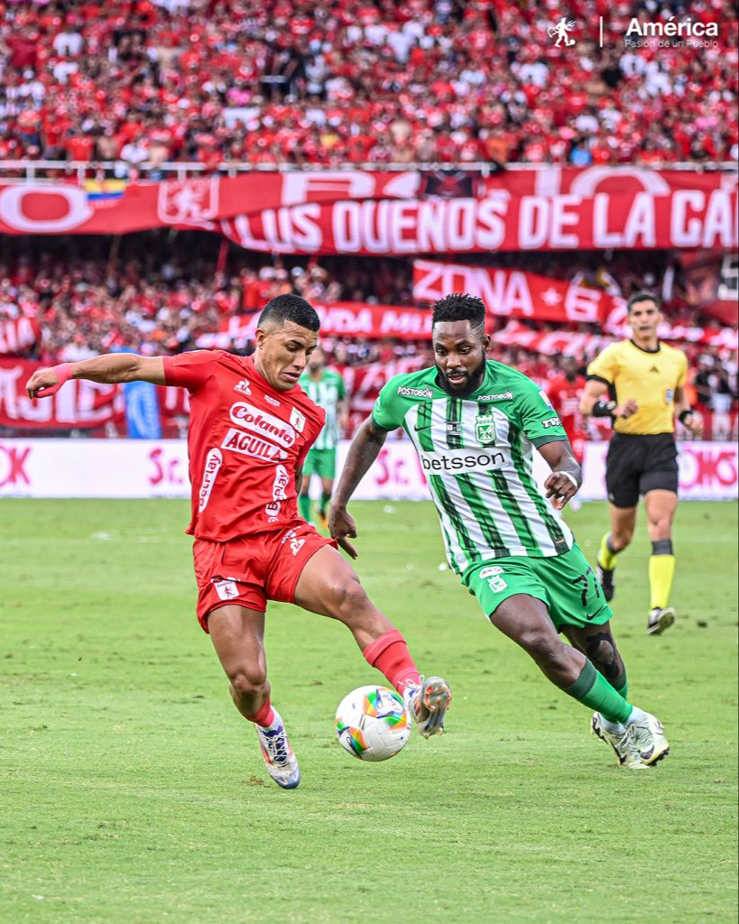 Violencia interrumpe la coronación del Atlético Nacional de Efraín Juárez y celebran en el vestidor 
