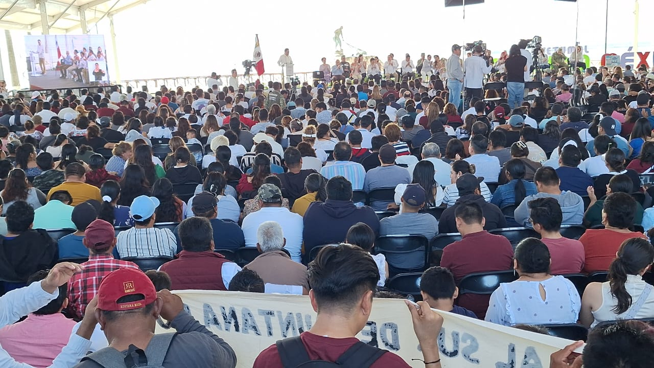 Miles de chetumalenses y quintanarroenses en general, asistieron al evento Miles de chetumalenses y quintanarroenses en general, asistieron al evento