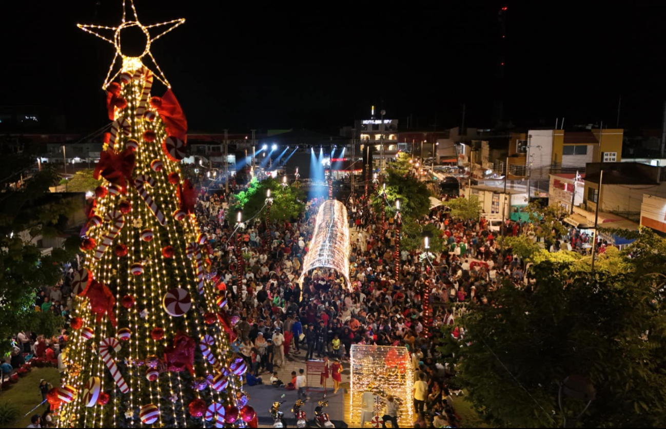 El 6 de diciembre, se realizó el Magno Encendido del Árbol Navideño en la Plaza Cuauhtémoc El 6 de diciembre, se realizó el Magno Encendido del Árbol Navideño en la Plaza Cuauhtémoc