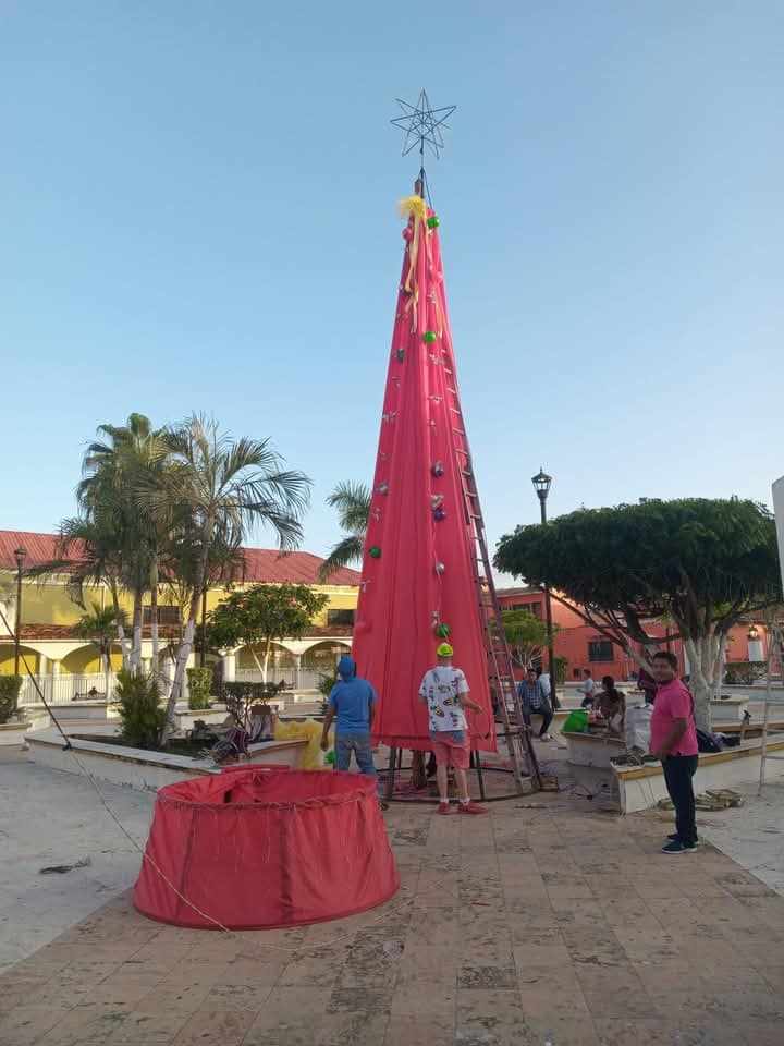 El inicio de la temporada navideña fue el 15 de diciembre, pero el árbol navideño aún no ha sido encendido El inicio de la temporada navideña fue el 15 de diciembre, pero el árbol navideño aún no ha sido encendido