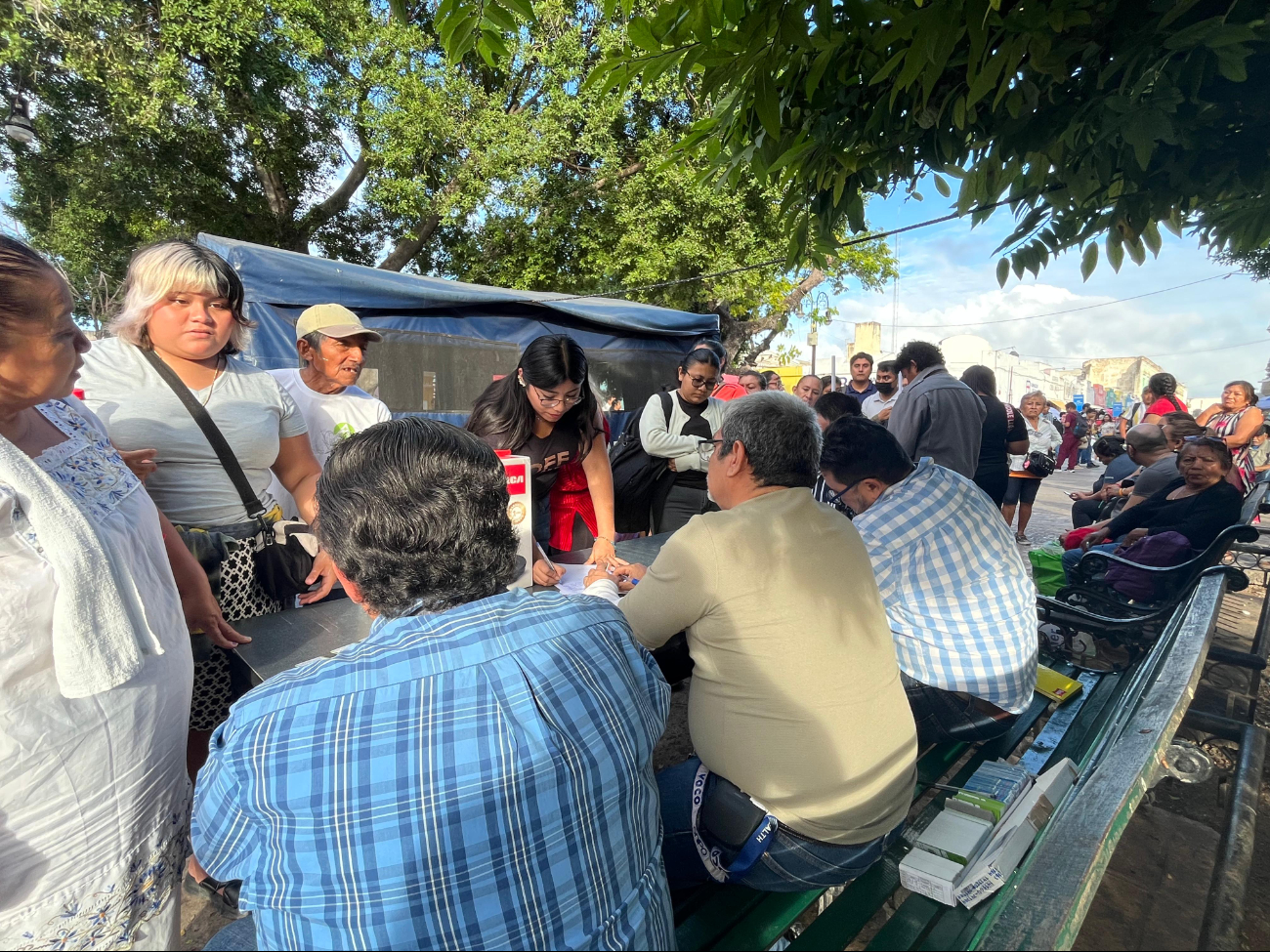 Entre descontento, dudas y reclamos, se vivió la primera jornada de cambio de tarjetas, que se extenderá hasta el próximo martes 31 de diciembre Entre descontento, dudas y reclamos, se vivió la primera jornada de cambio de tarjetas, que se extenderá hasta el próximo martes 31 de diciembre