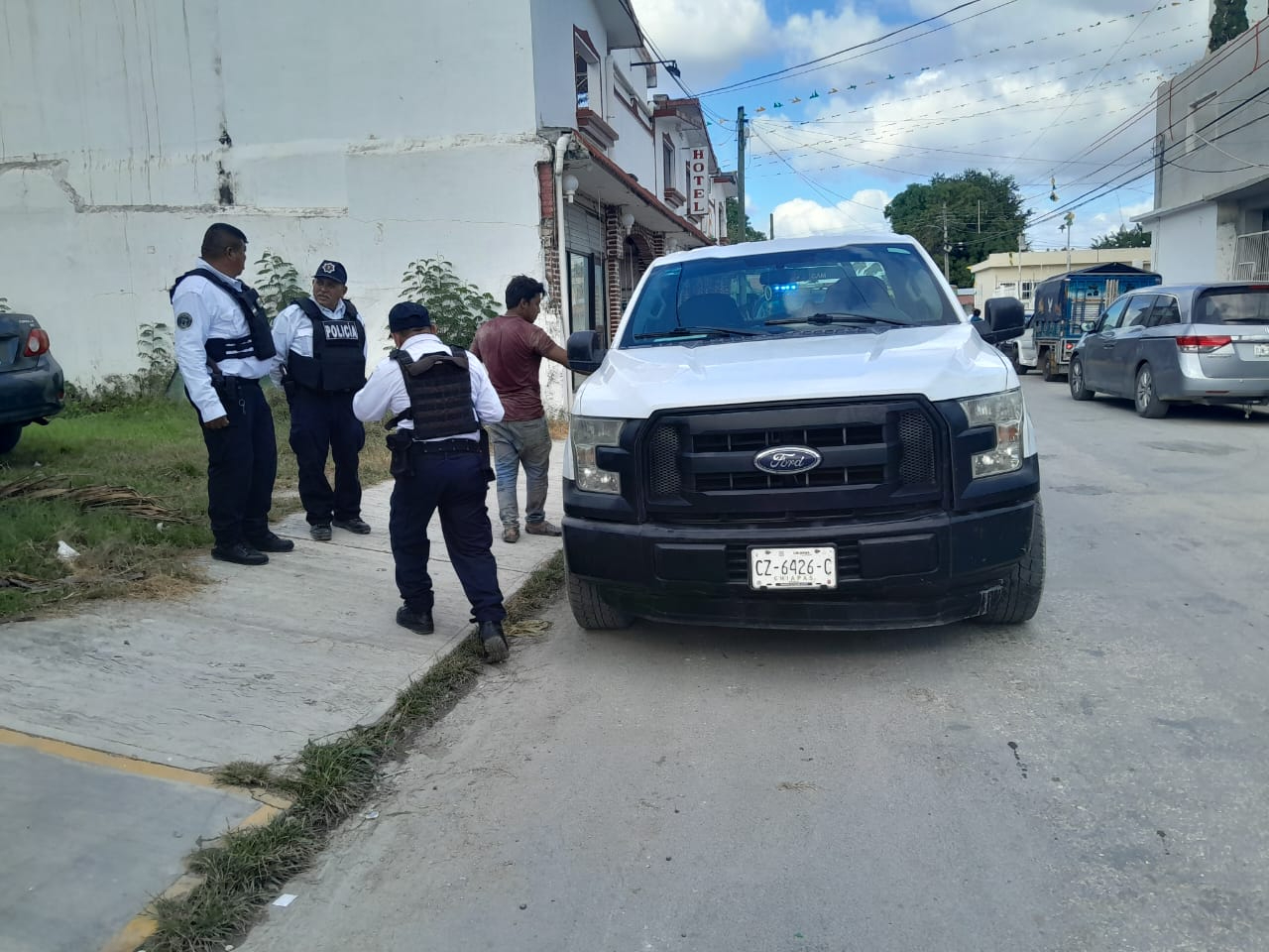 Detienen a hombre en Escárcega por conducir la camioneta de su patrón sin autorización