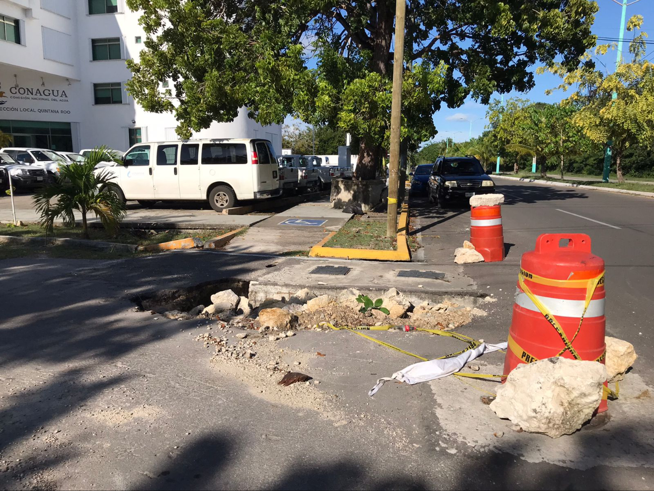 Los socavanes son un peligro para los ciudadanos de Chetumal. Los socavanes son un peligro para los ciudadanos de Chetumal.