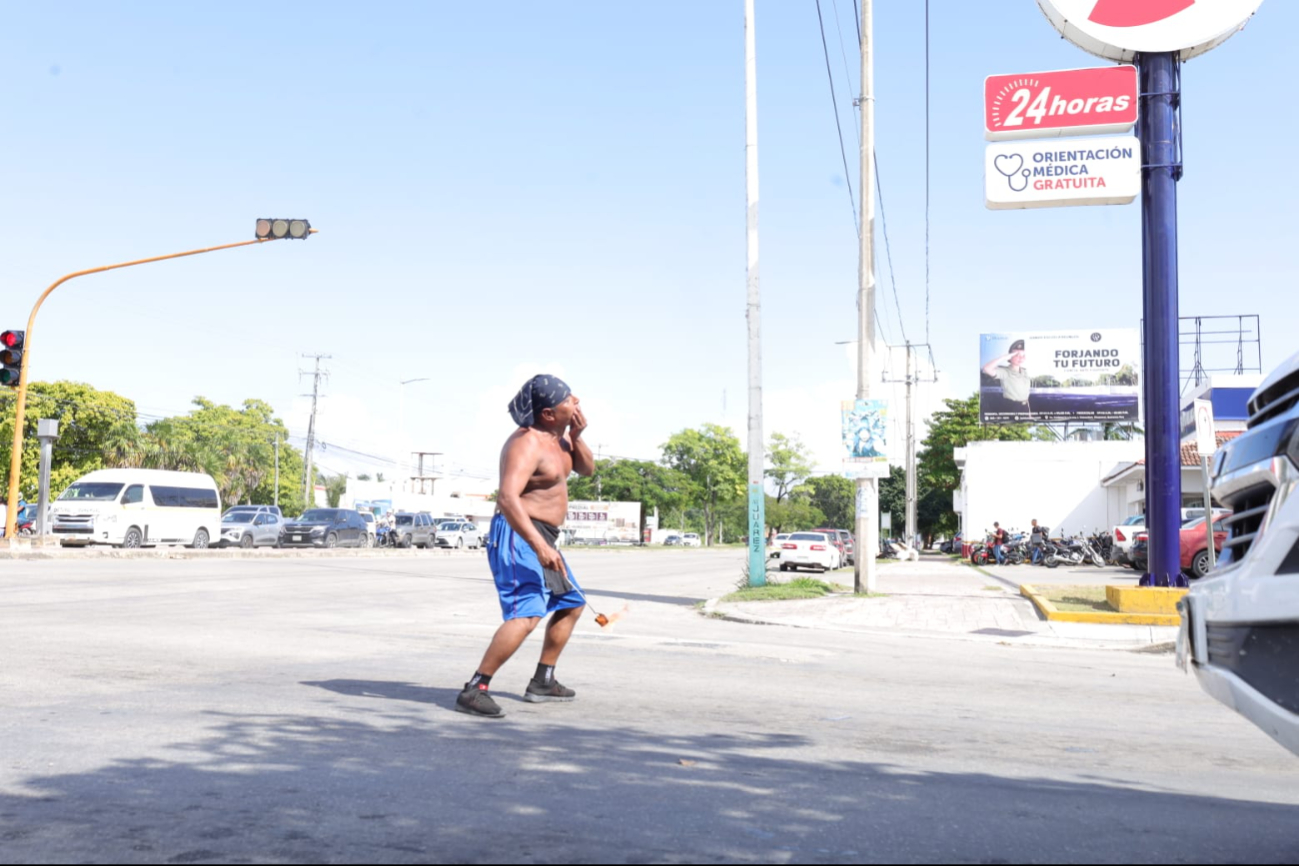 David Hernández se esfuerza para obtener al menos 400 pesos para un cuarto para su familia David Hernández se esfuerza para obtener al menos 400 pesos para un cuarto para su familia