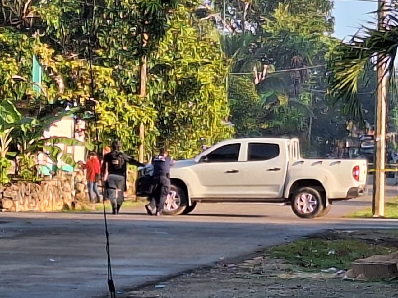El herido fue trasladado a un hospital para tratar sus heridas El herido fue trasladado a un hospital para tratar sus heridas