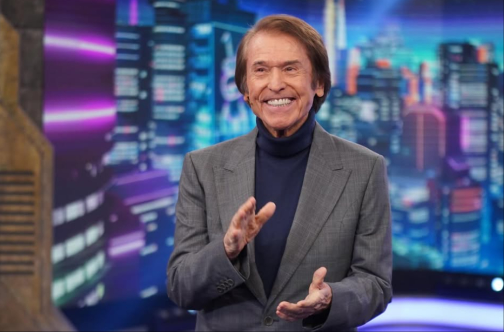 Raphael es trasladado de emergencia a hospital en Madrid. Raphael es trasladado de emergencia a hospital en Madrid.