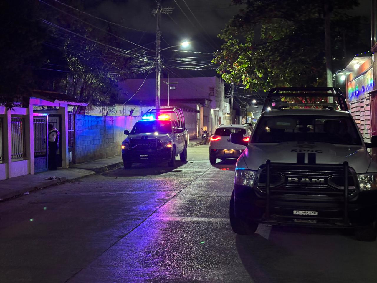 Vecinos alertan a la policía tras descubrir a la víctima Vecinos alertan a la policía tras descubrir a la víctima