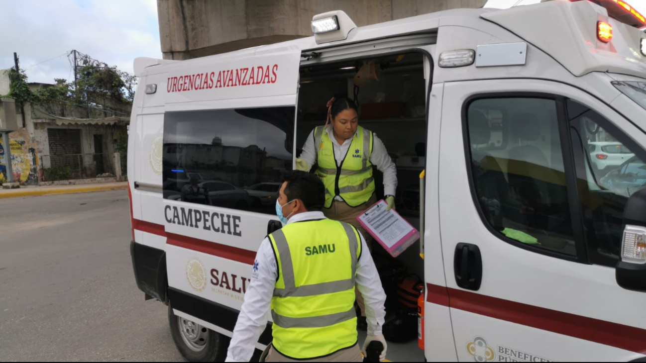 Paramédicos estabilizaron al motociclista herido en el lugar Paramédicos estabilizaron al motociclista herido en el lugar