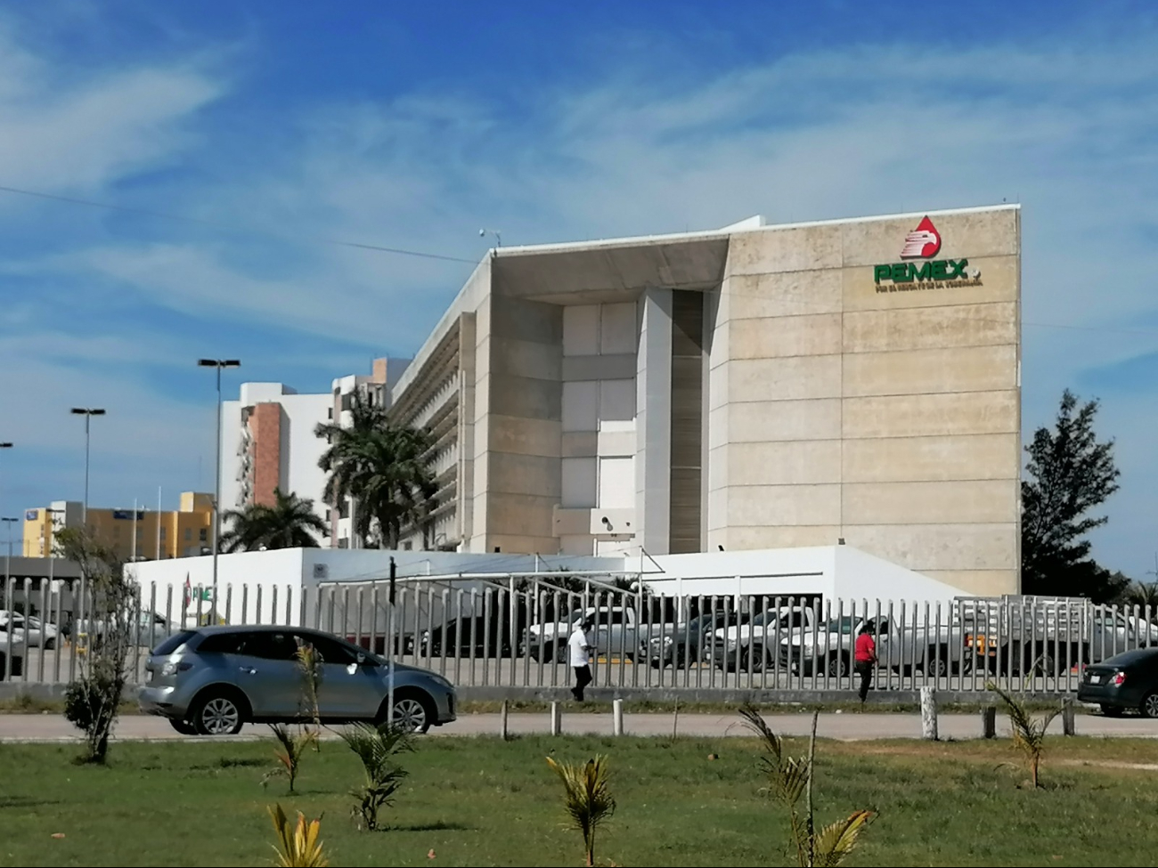 Pemex debe entre 105 y 315 mil millones de pesos a proveedores Pemex debe entre 105 y 315 mil millones de pesos a proveedores