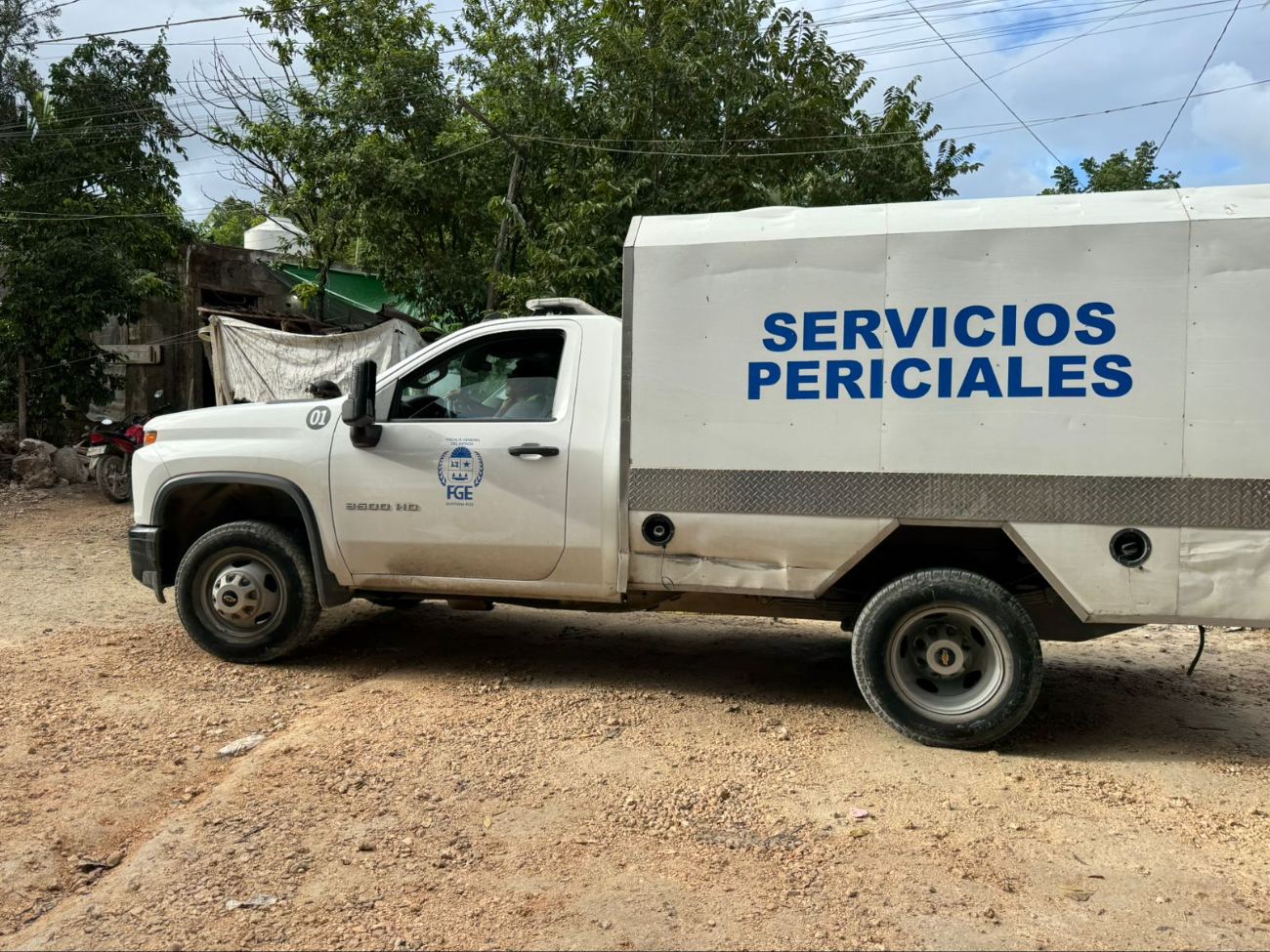 Servicios periciales arribaron al lugar de los hechos para levantar el cuerpo Servicios periciales arribaron al lugar de los hechos para levantar el cuerpo