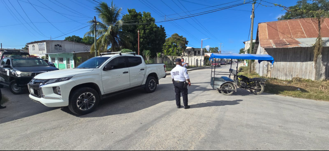 Un mototaxi se pasó el alto y fue impactado por una camioneta Mitsubishi L200 en la colonia Morelos Un mototaxi se pasó el alto y fue impactado por una camioneta Mitsubishi L200 en la colonia Morelos