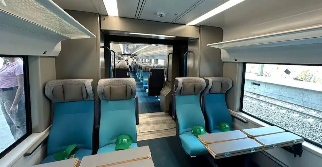 Viaja cómodamente con asientos ajustables, puertos USB y corriente eléctrica Viaja cómodamente con asientos ajustables, puertos USB y corriente eléctrica