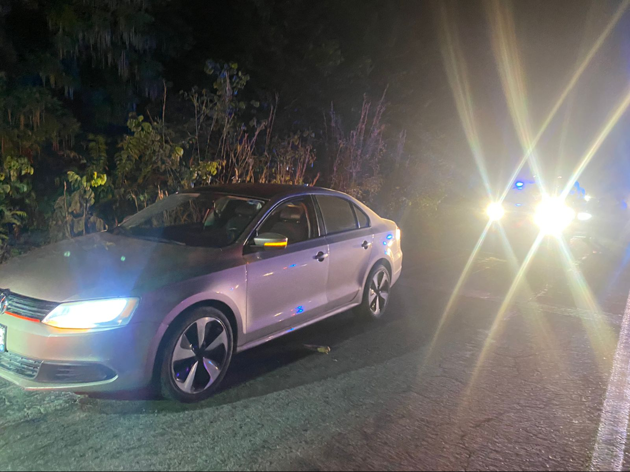 Durante la madrugada, los policías localizaron el auto robado circulando en Escárcega y detuvieron a los sospechosos Durante la madrugada, los policías localizaron el auto robado circulando en Escárcega y detuvieron a los sospechosos