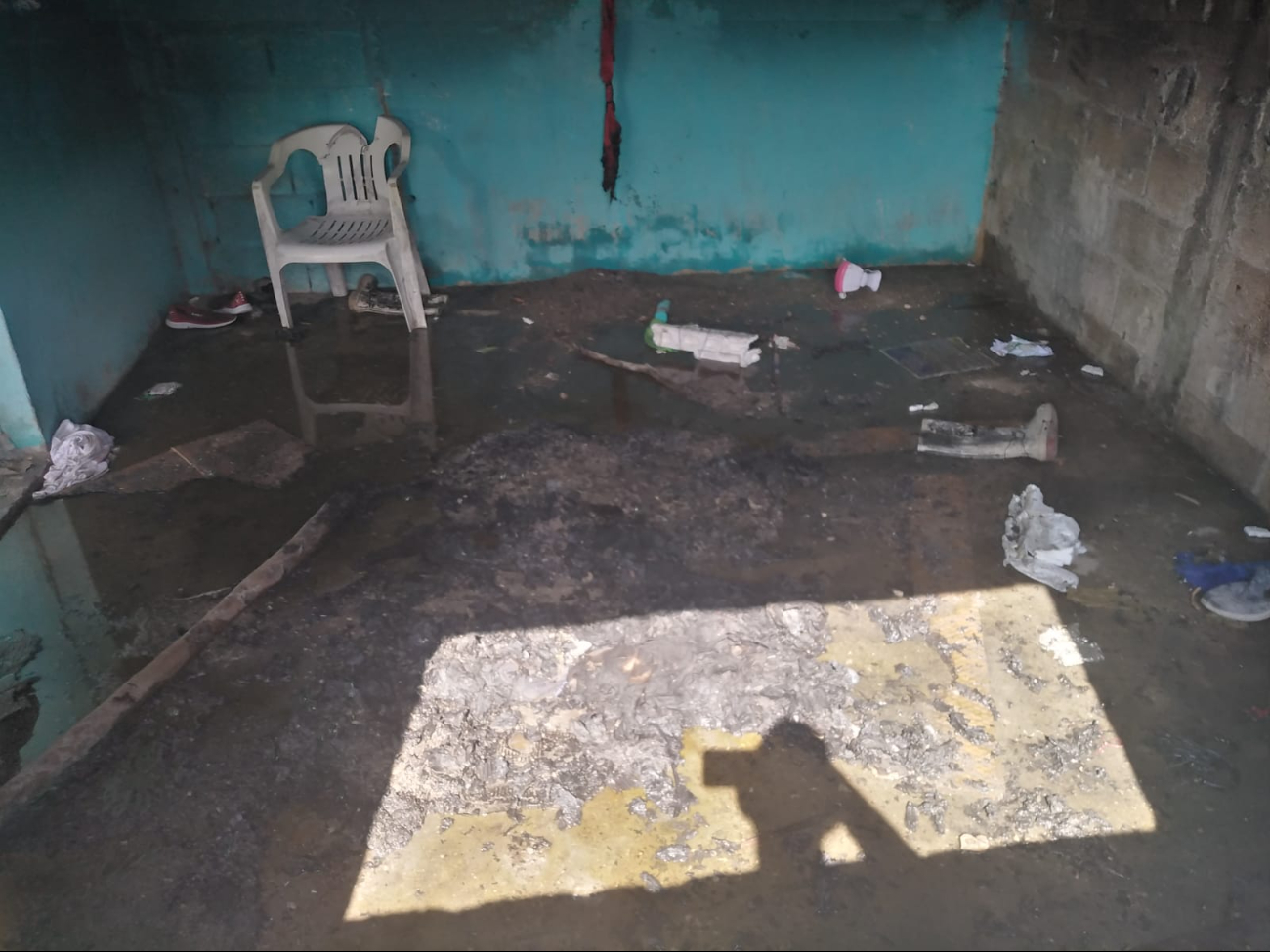 El cuarto afectado estaba separado de las demás partes de la casa, limitando los daños El cuarto afectado estaba separado de las demás partes de la casa, limitando los daños