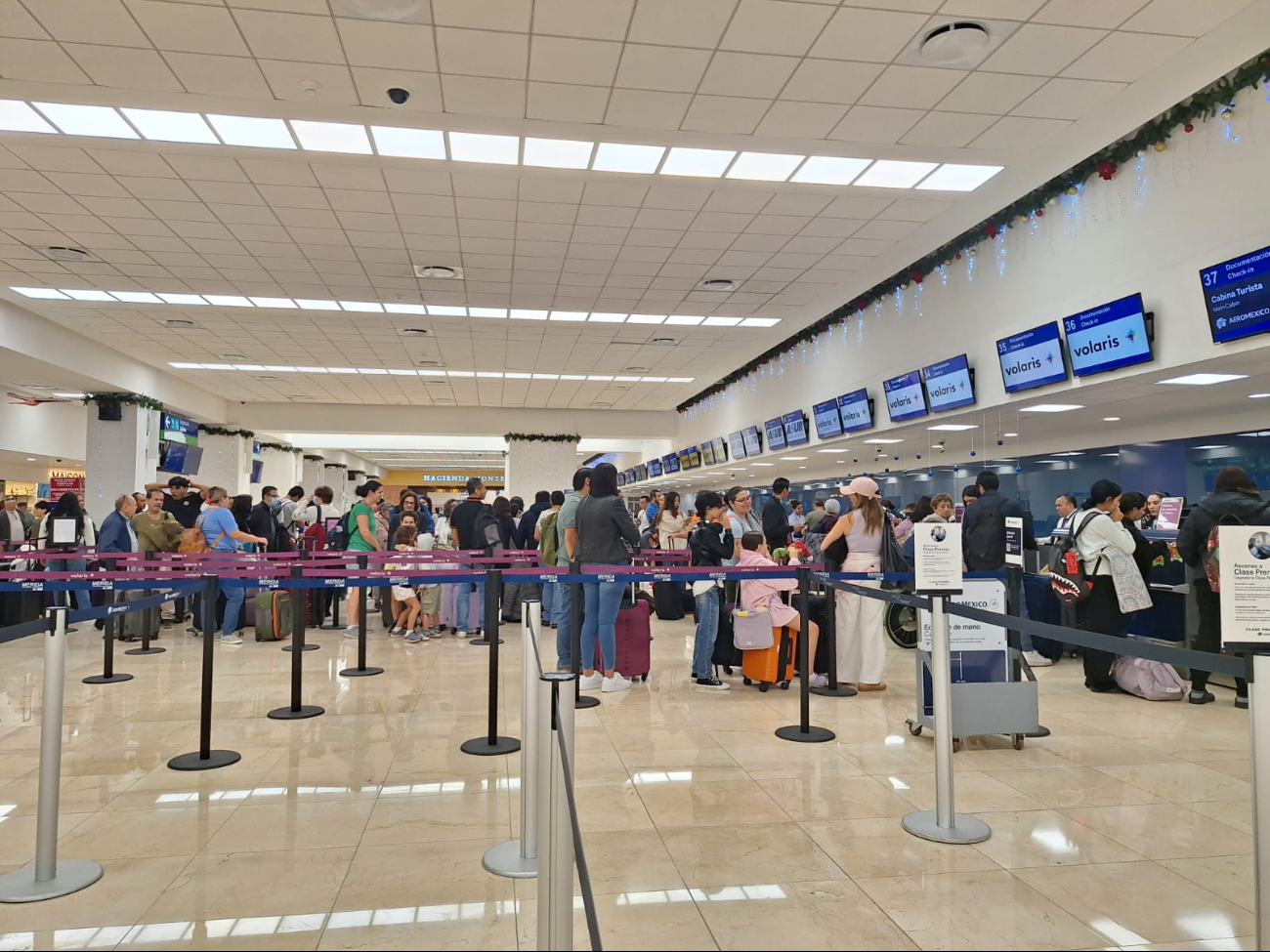 Gran número de pasajeros se movilizó en el aeropuerto de Mérida