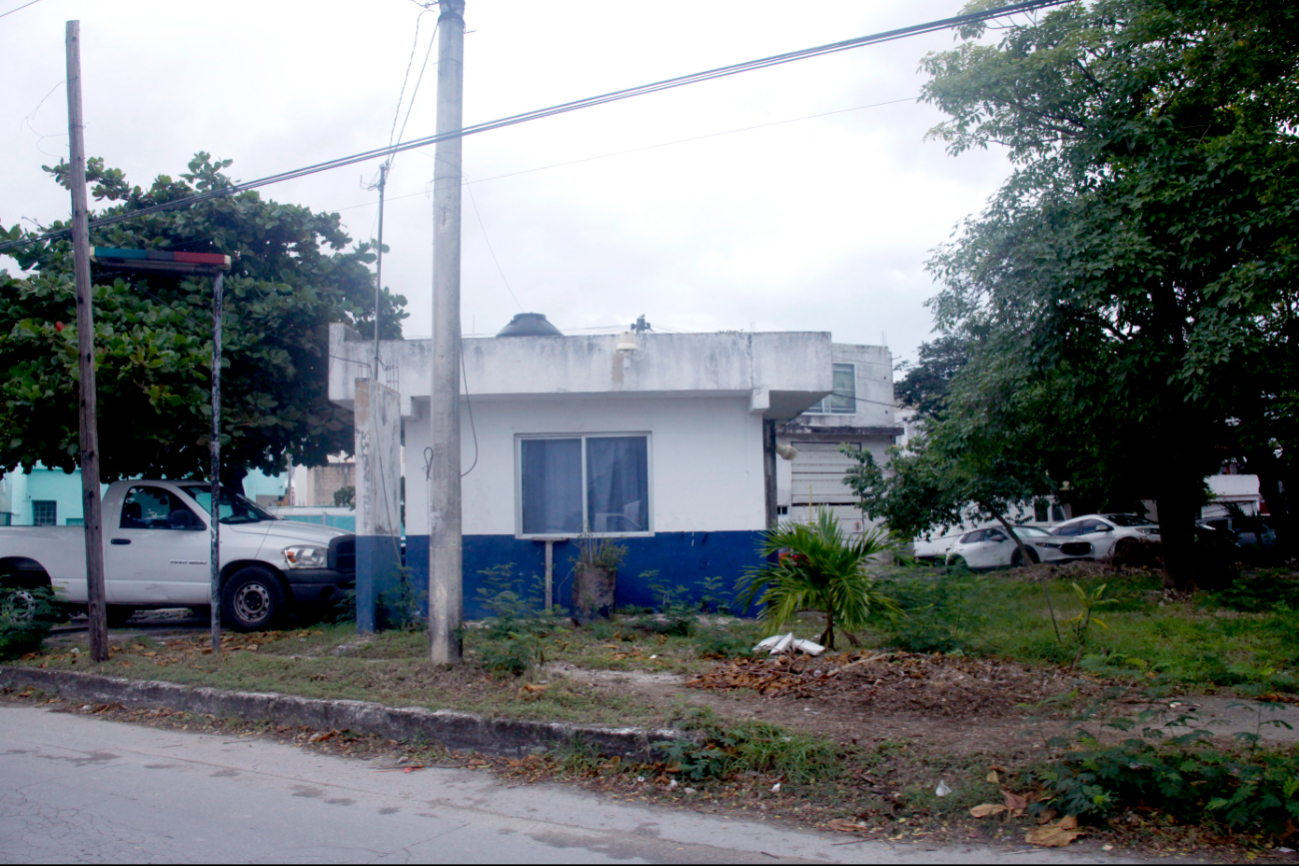 La garita de la avenida Comalcalco se usa como estacionamiento; no tiene agentes La garita de la avenida Comalcalco se usa como estacionamiento; no tiene agentes