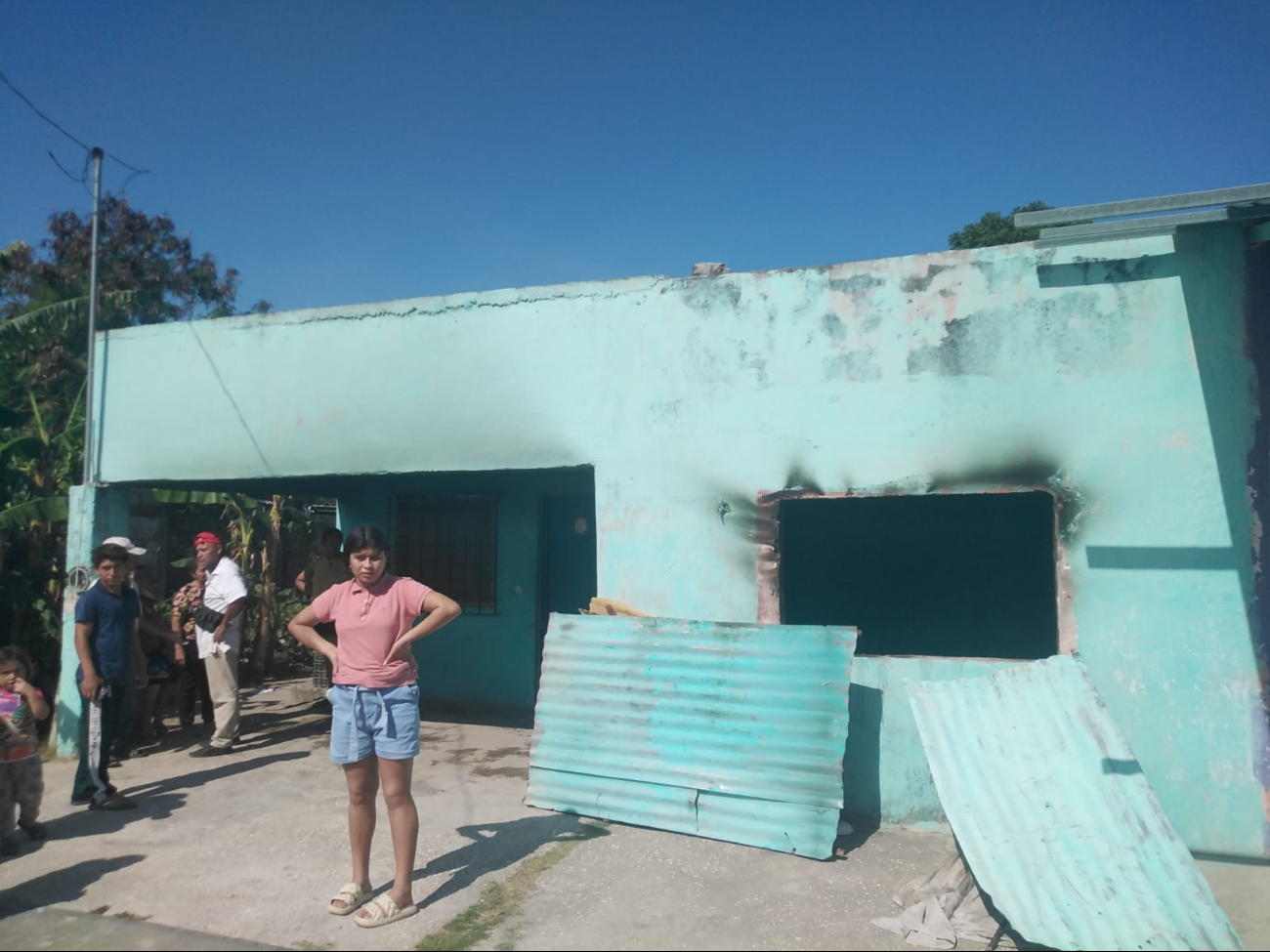Solo se quemaron algunas cosas de un cuarto y nadie resultó lesionado Solo se quemaron algunas cosas de un cuarto y nadie resultó lesionado