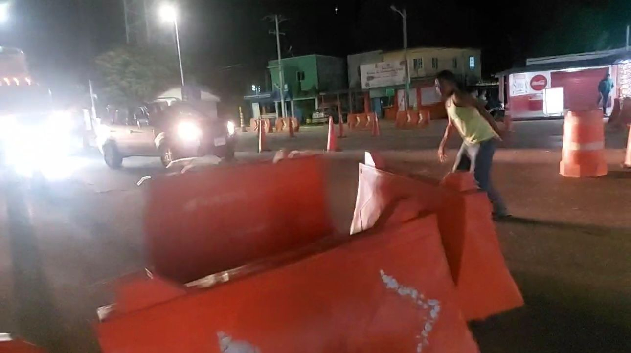 Después de unos minutos liberaron el paso a todos los vehículos Después de unos minutos liberaron el paso a todos los vehículos