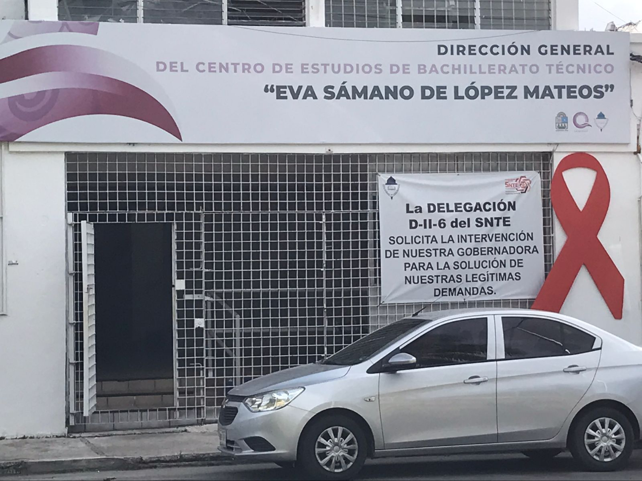 Disputa entre profesores de la preparatoria “Eva Sámano” por aumento salarial