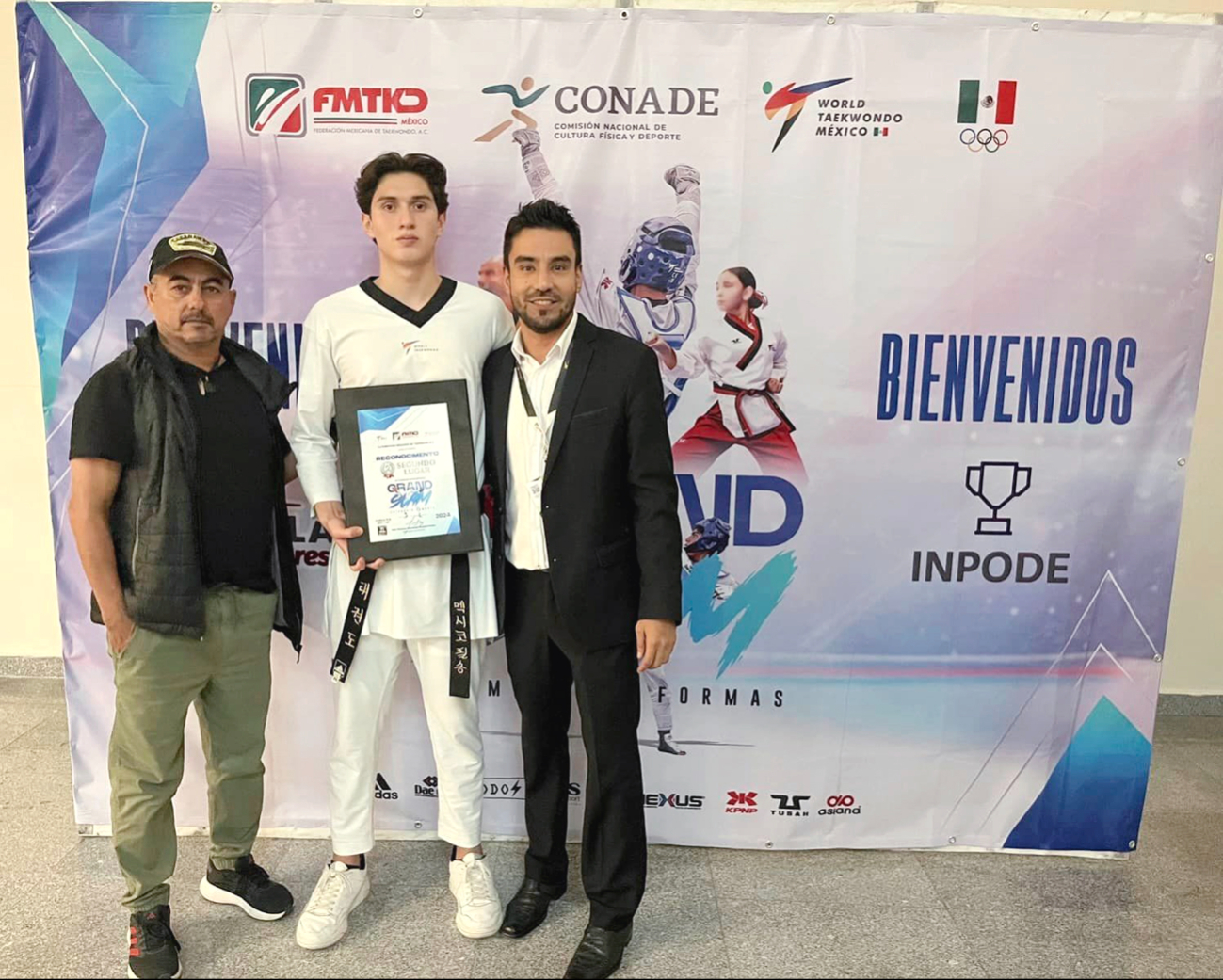 El cancunense logró el segundo lugar, logrando el plata, en la categoría juvenil, la más competitiva El cancunense logró el segundo lugar, logrando el plata, en la categoría juvenil, la más competitiva