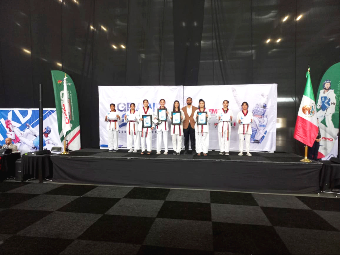 Los alumnos de la academia “Pil-Sung” tuvieron una actuación memorable durante su participación en el evento que reúne a los mejores 10 de cada categoría Los alumnos de la academia “Pil-Sung” tuvieron una actuación memorable durante su participación en el evento que reúne a los mejores 10 de cada categoría