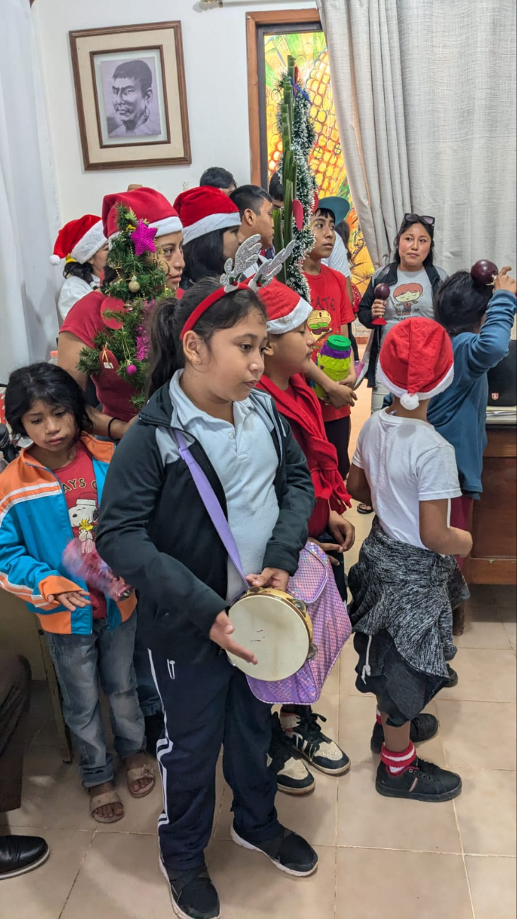 Los niños interpretaron villancicos por las próximas fiestas navideñas Los niños interpretaron villancicos por las próximas fiestas navideñas