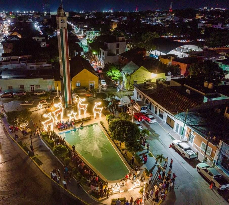 Sánchez Vega destacó que la feria fomentará la derrama económica para el comercio local, con 25 parques adornados por toda la ciudad Sánchez Vega destacó que la feria fomentará la derrama económica para el comercio local, con 25 parques adornados por toda la ciudad