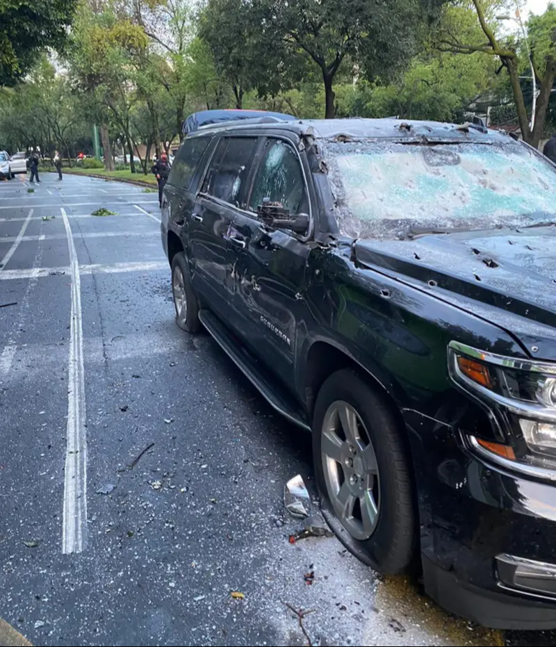 Así quedó el auto en el que iba García Harfuch aquel día Así quedó el auto en el que iba García Harfuch aquel día