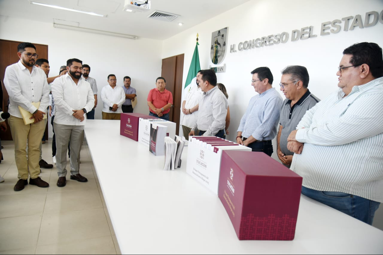 El Gobierno entrega el Paquete Económico 2025 con un enfoque social para combatir la desigualdad El Gobierno entrega el Paquete Económico 2025 con un enfoque social para combatir la desigualdad