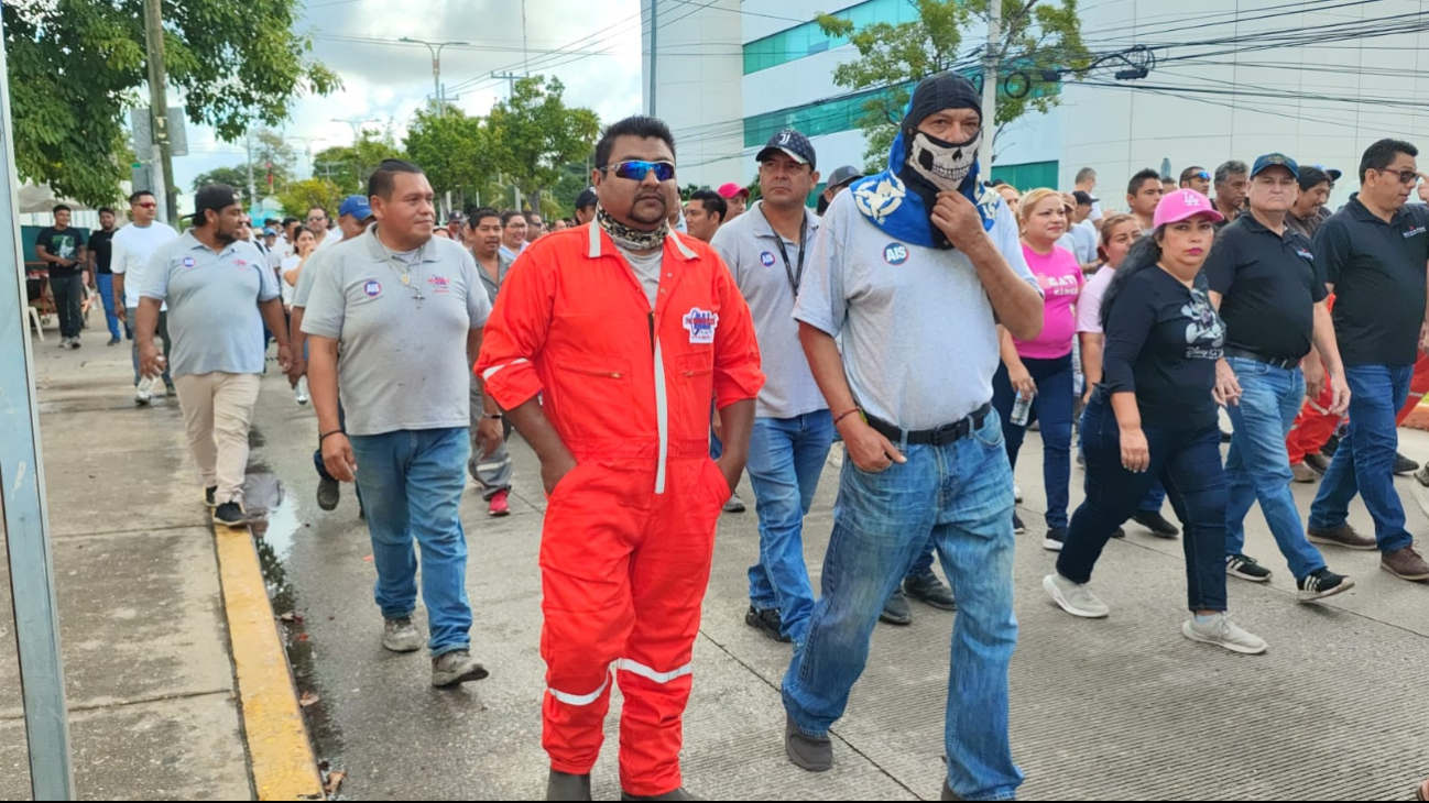 En una marcha convocada por organizaciones empresariales En una marcha convocada por organizaciones empresariales