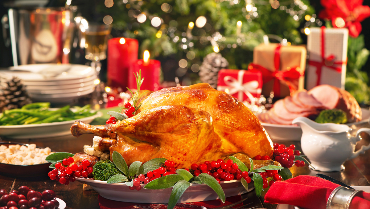 La cena navideña en México es una festividad llena de sabores, tradiciones y momentos que unen a la familia y los amigos