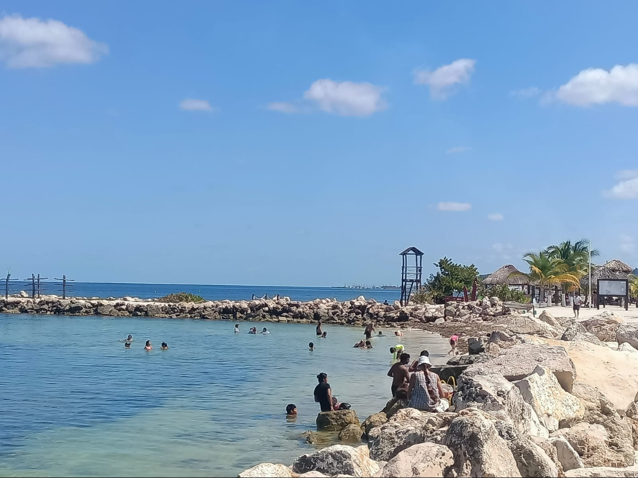 Marina refuerza la seguridad en playas de Campeche durante temporada decembrina