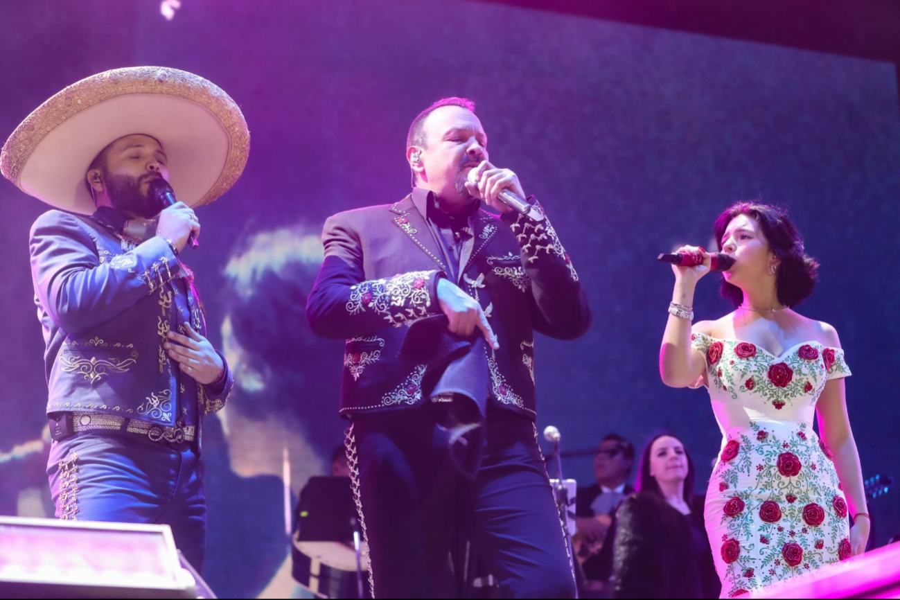 Pepe Aguilar y familia crean agencia de noticias para desmentir fake news