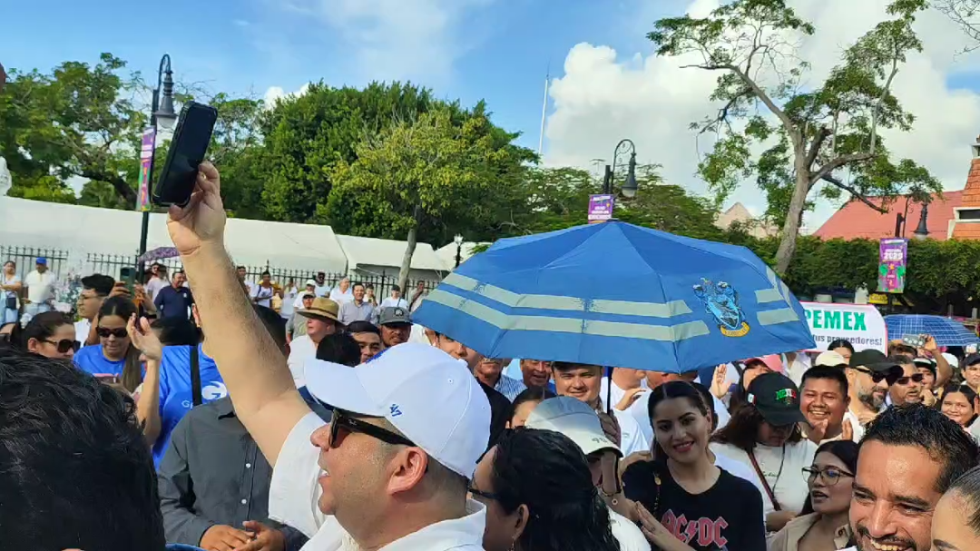 Los manifestantes exigieron el pago inmediato del adeudo Los manifestantes exigieron el pago inmediato del adeudo