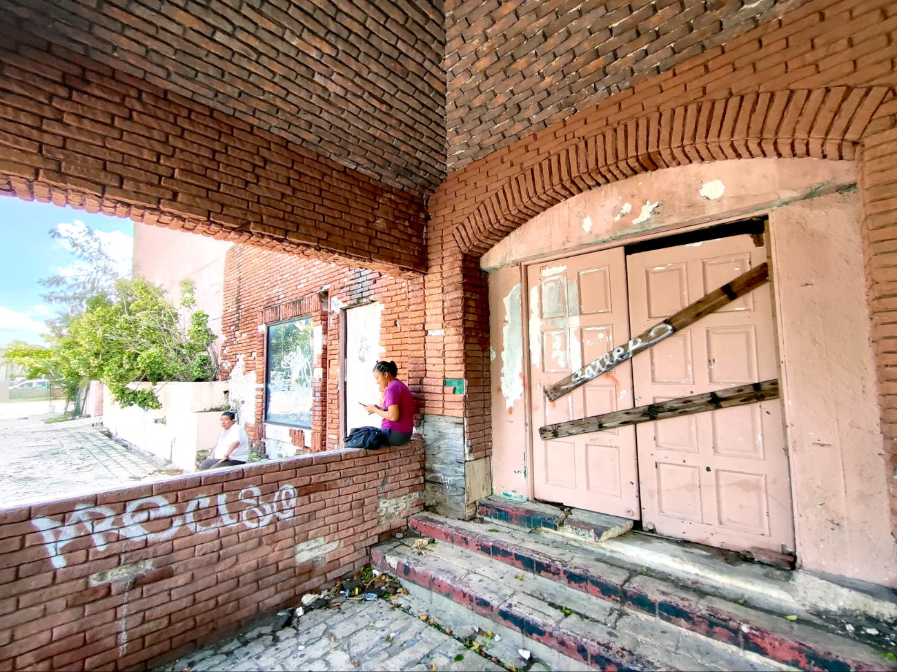 Negocios que cerraron sus puertas dañan más al destino Negocios que cerraron sus puertas dañan más al destino