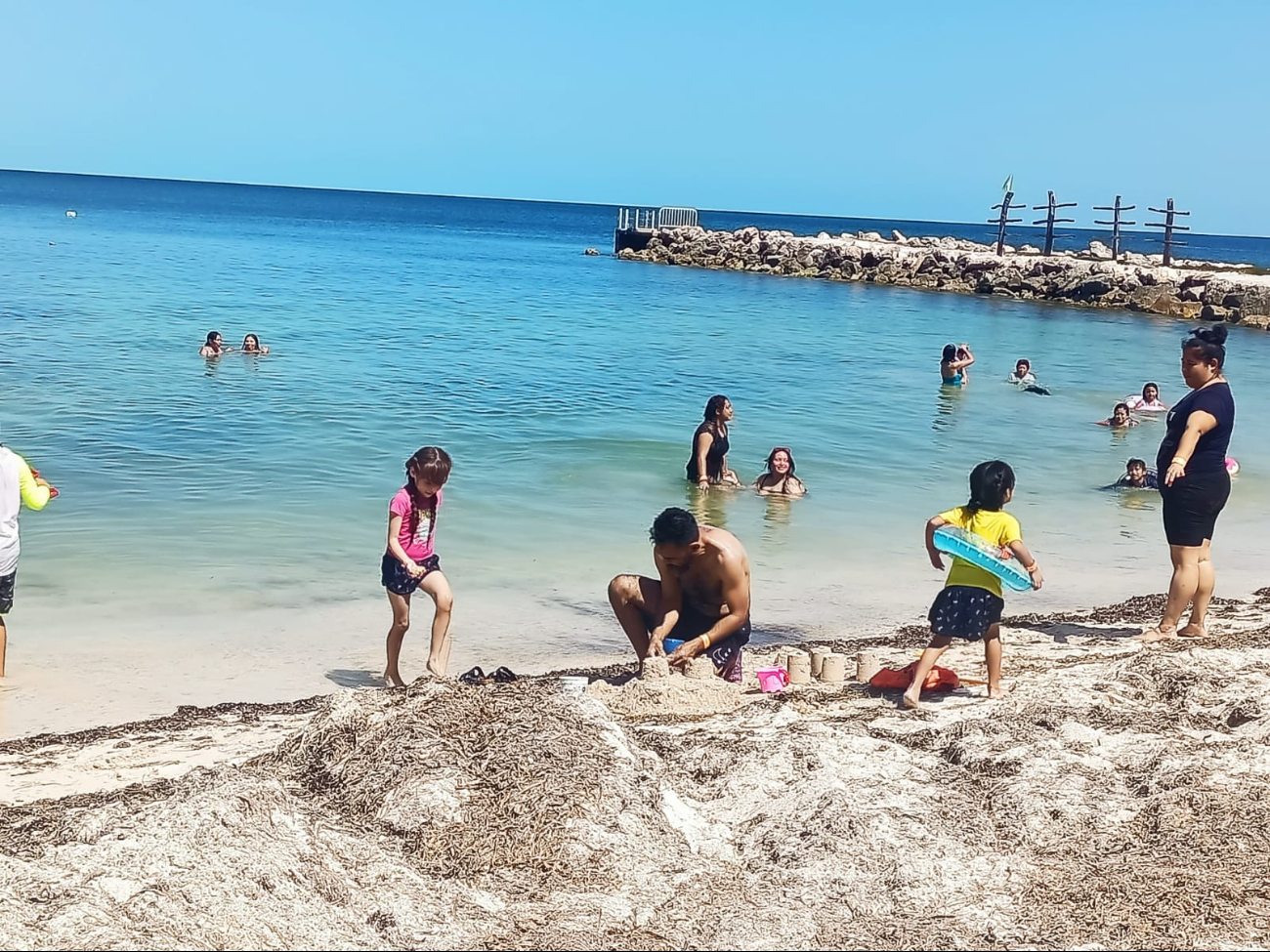 Se desplegaron nadadores de rescate, personal de Sanidad Naval y un pelotón de Infantería de Marina Se desplegaron nadadores de rescate, personal de Sanidad Naval y un pelotón de Infantería de Marina