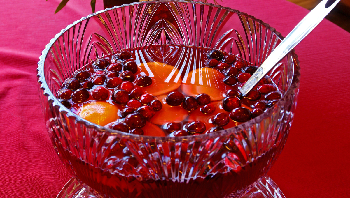 Una bebida caliente hecha con frutas de temporada Una bebida caliente hecha con frutas de temporada