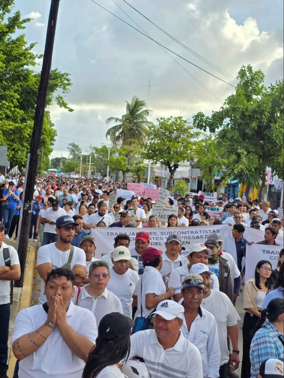 Cientos de trabajadores de empresas contratistas de Pemex no han recibido sus salarios, solicitando intervención federal Cientos de trabajadores de empresas contratistas de Pemex no han recibido sus salarios, solicitando intervención federal