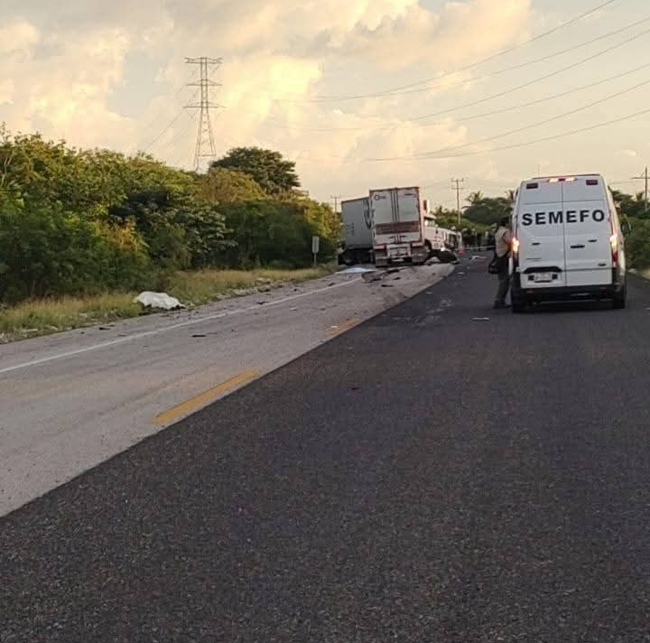 Las víctimas salieron disparadas y murieron al instante, quedando a la orilla de la carretera Las víctimas salieron disparadas y murieron al instante, quedando a la orilla de la carretera