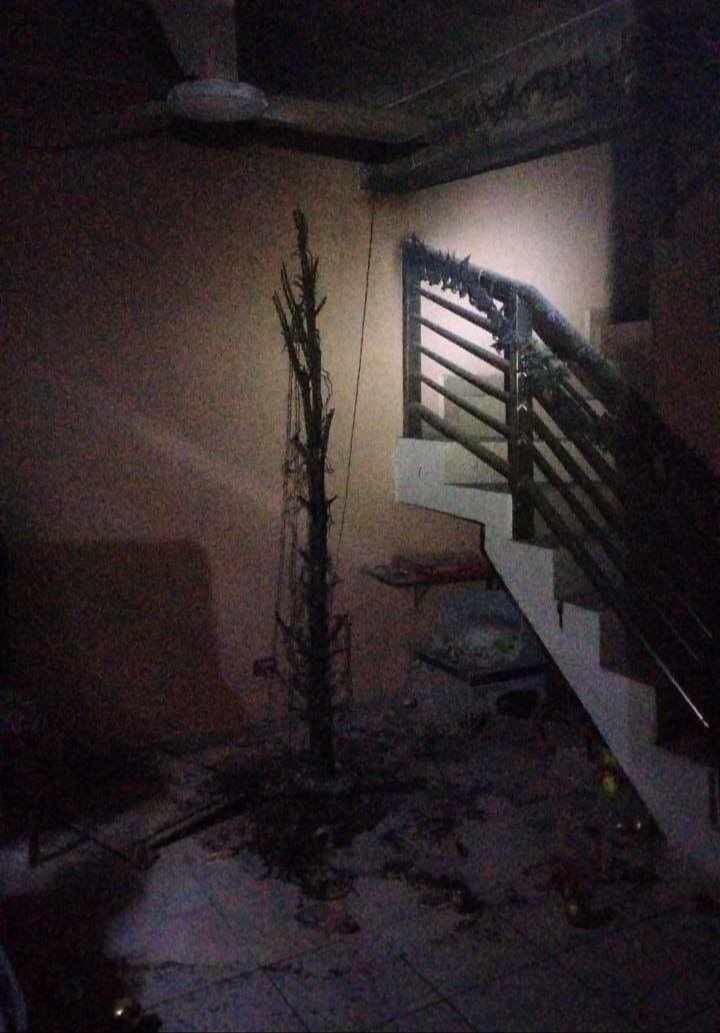 En una vivienda del fraccionamiento Villamar II se reportó un microincendio de un árbol de navidad En una vivienda del fraccionamiento Villamar II se reportó un microincendio de un árbol de navidad