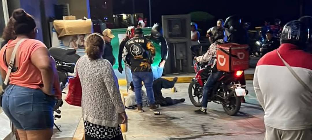 Moto repartidores realizaron un arresto ciudadano en Chetumal. Moto repartidores realizaron un arresto ciudadano en Chetumal.