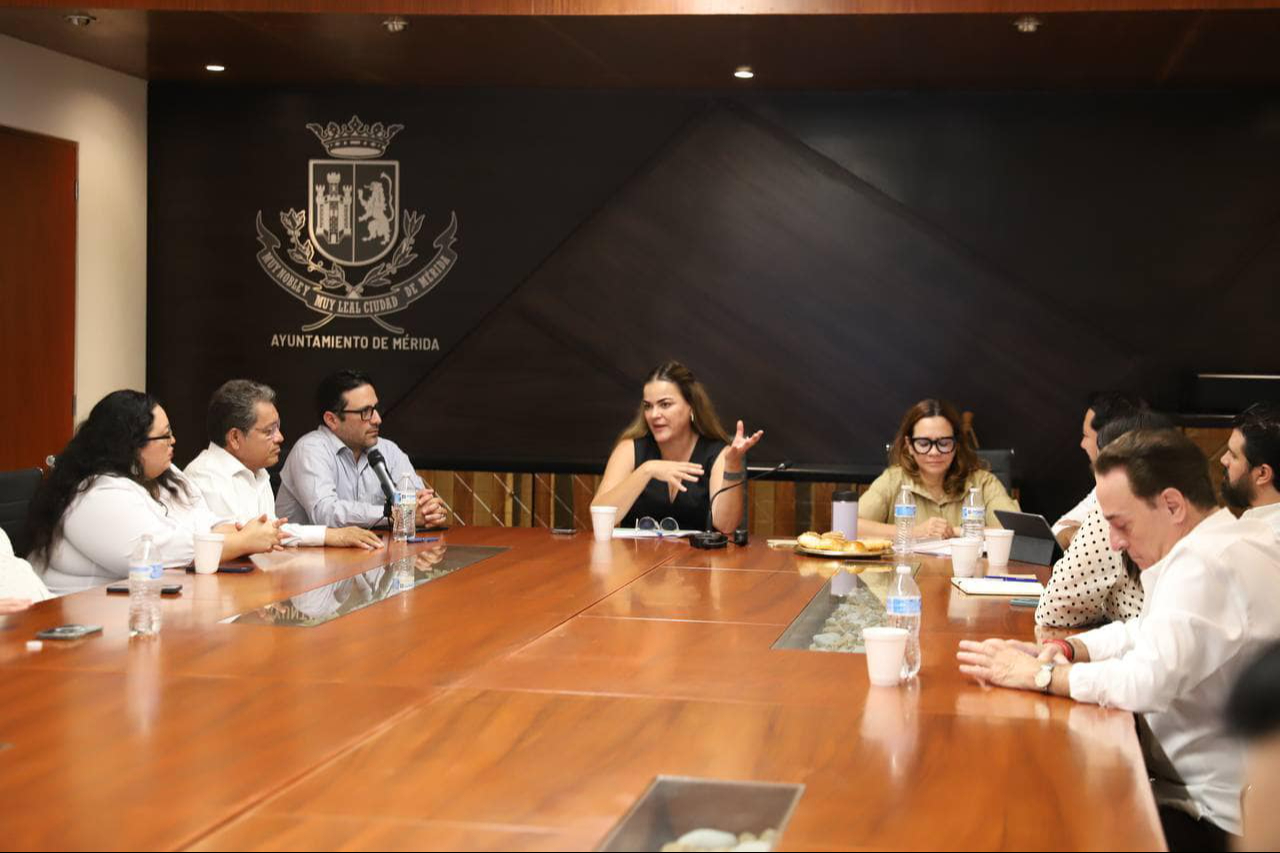 Cecilia Patrón instaló el Comité de Combate a la Pobreza, para minimizar el rezago en la capital. Cecilia Patrón instaló el Comité de Combate a la Pobreza, para minimizar el rezago en la capital.