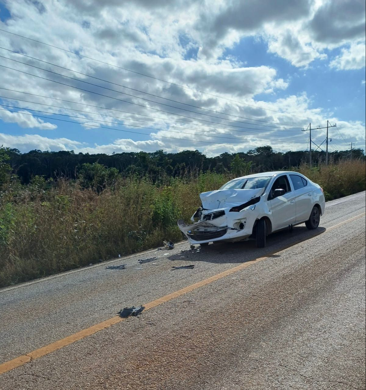 El accidente ocurrió a las 13:45 horas en la vía federal 261 Campeche-Hopelchén El accidente ocurrió a las 13:45 horas en la vía federal 261 Campeche-Hopelchén