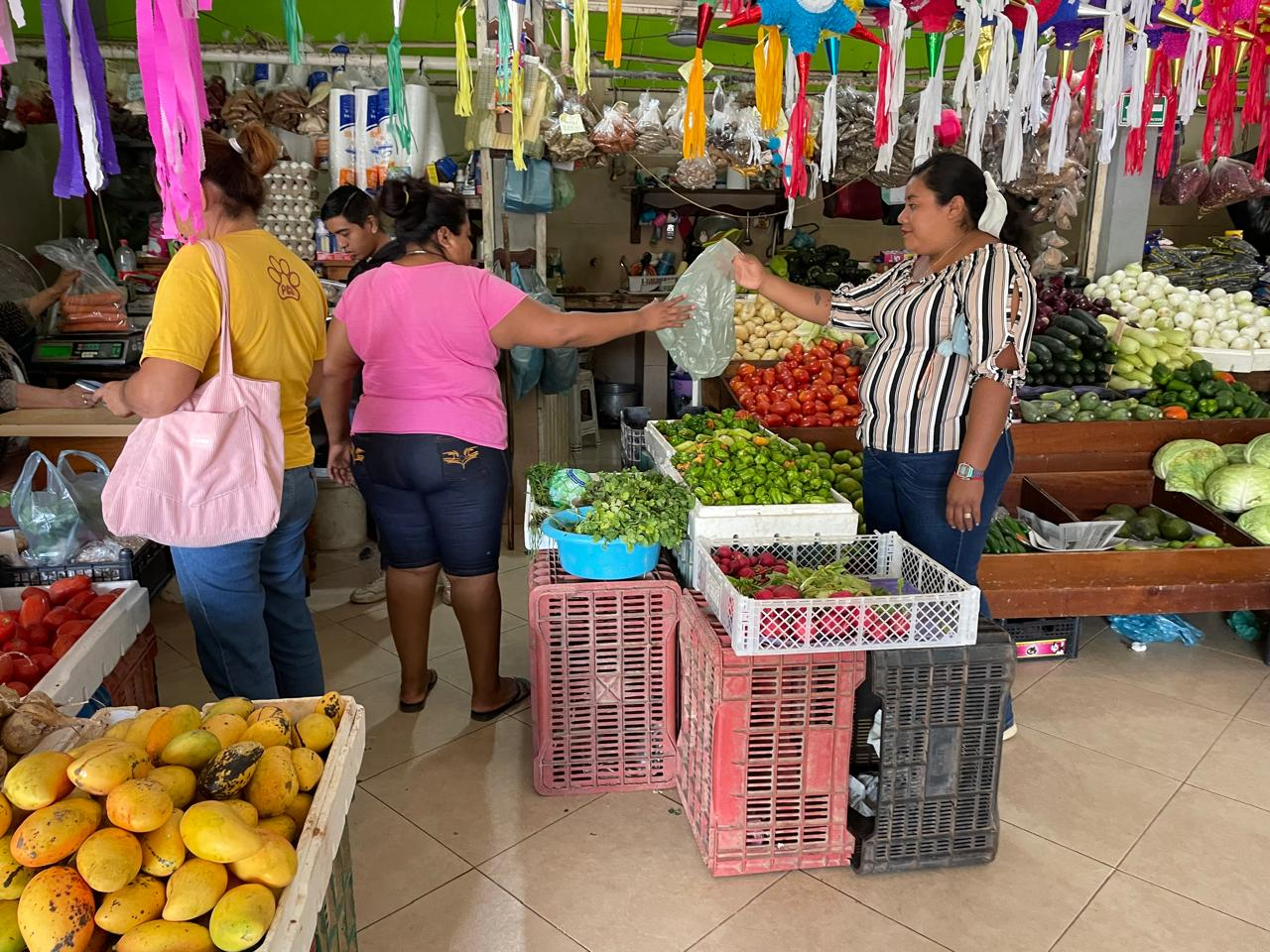 Por Navidad subirá a 155 pesos el precio de la uva en Hopelchén