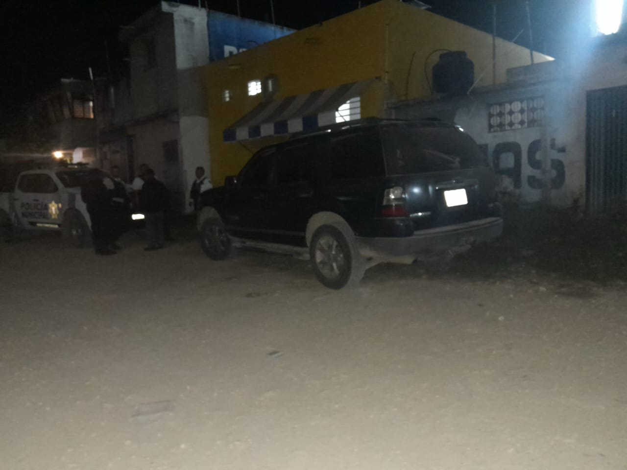 La camioneta fue remolcada al corralón para los trámites correspondientes La camioneta fue remolcada al corralón para los trámites correspondientes