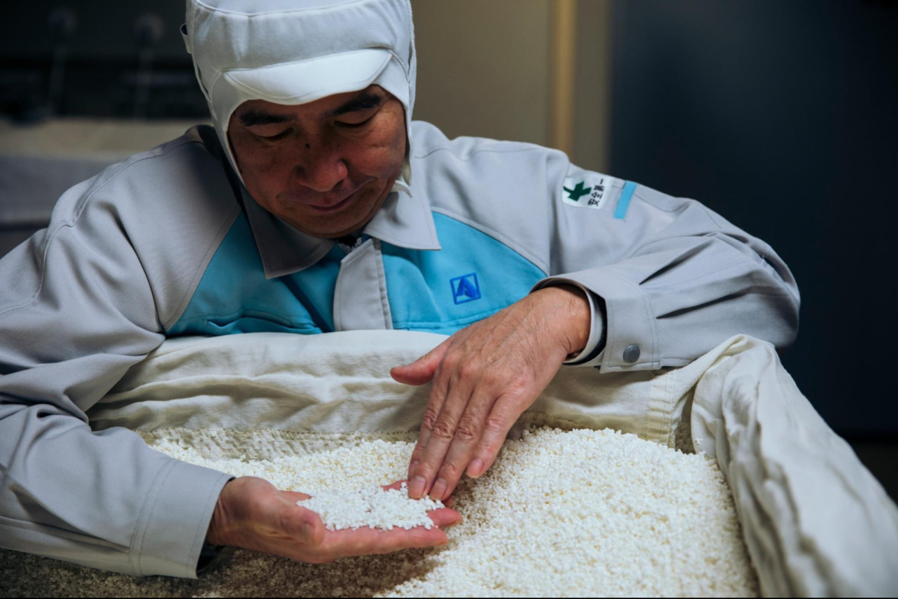 Destilería japonesa intentará hacer un sake en el espacio. Destilería japonesa intentará hacer un sake en el espacio.