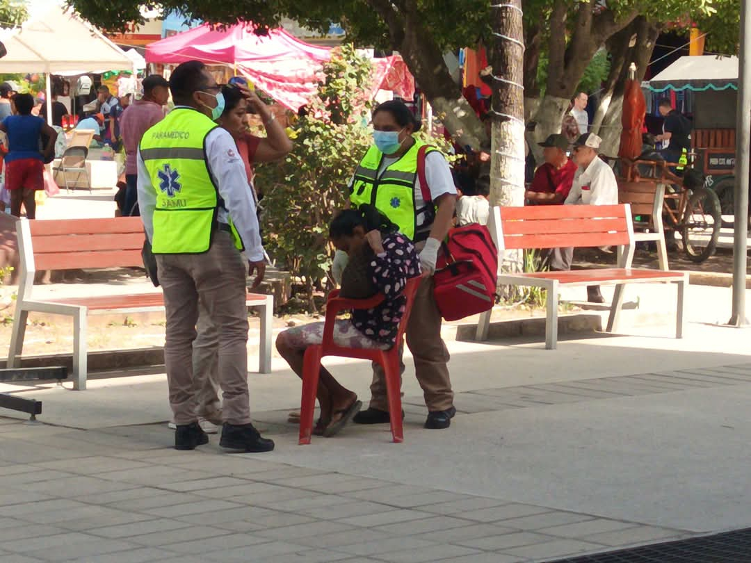 Tremendo susto causó una mujer en Escárcega al desmayarse en el centro 