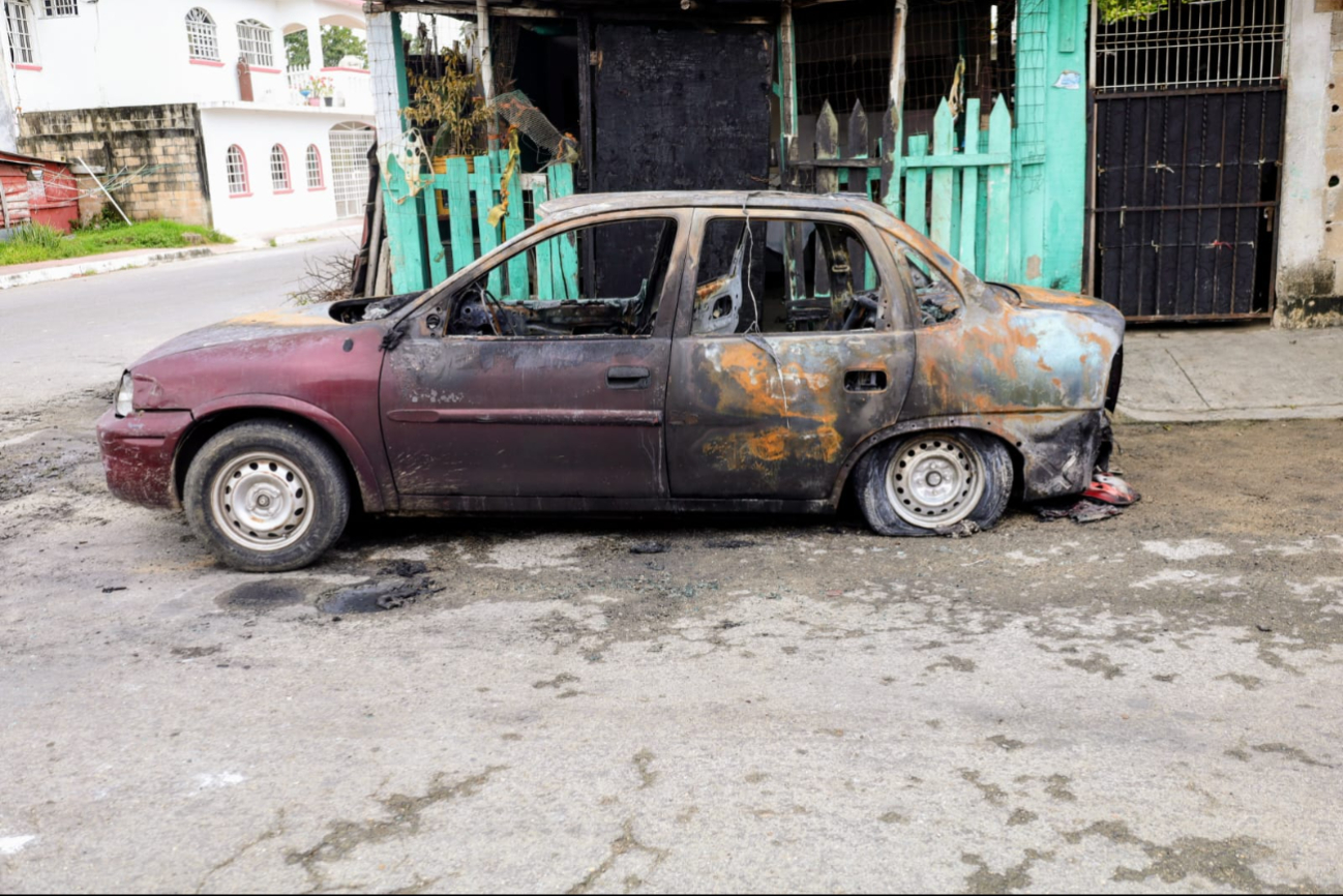 Automóvil se quema por pirotecnia en Chetumal